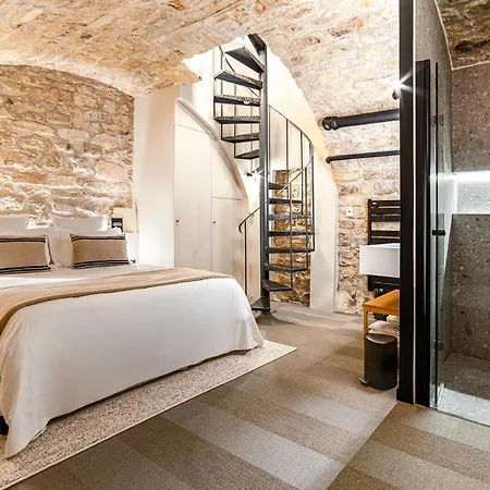 Apartment Luxury 2br Le Marais Ac Courtyard