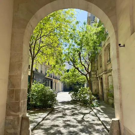 Apartment Luxury 2br Le Marais Ac Courtyard
