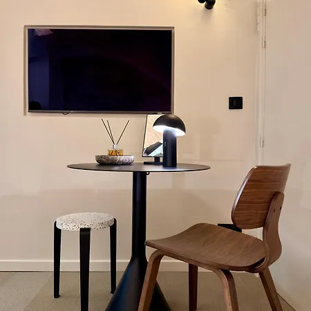 Luxury 2br Le Marais Ac Courtyard Apartment
